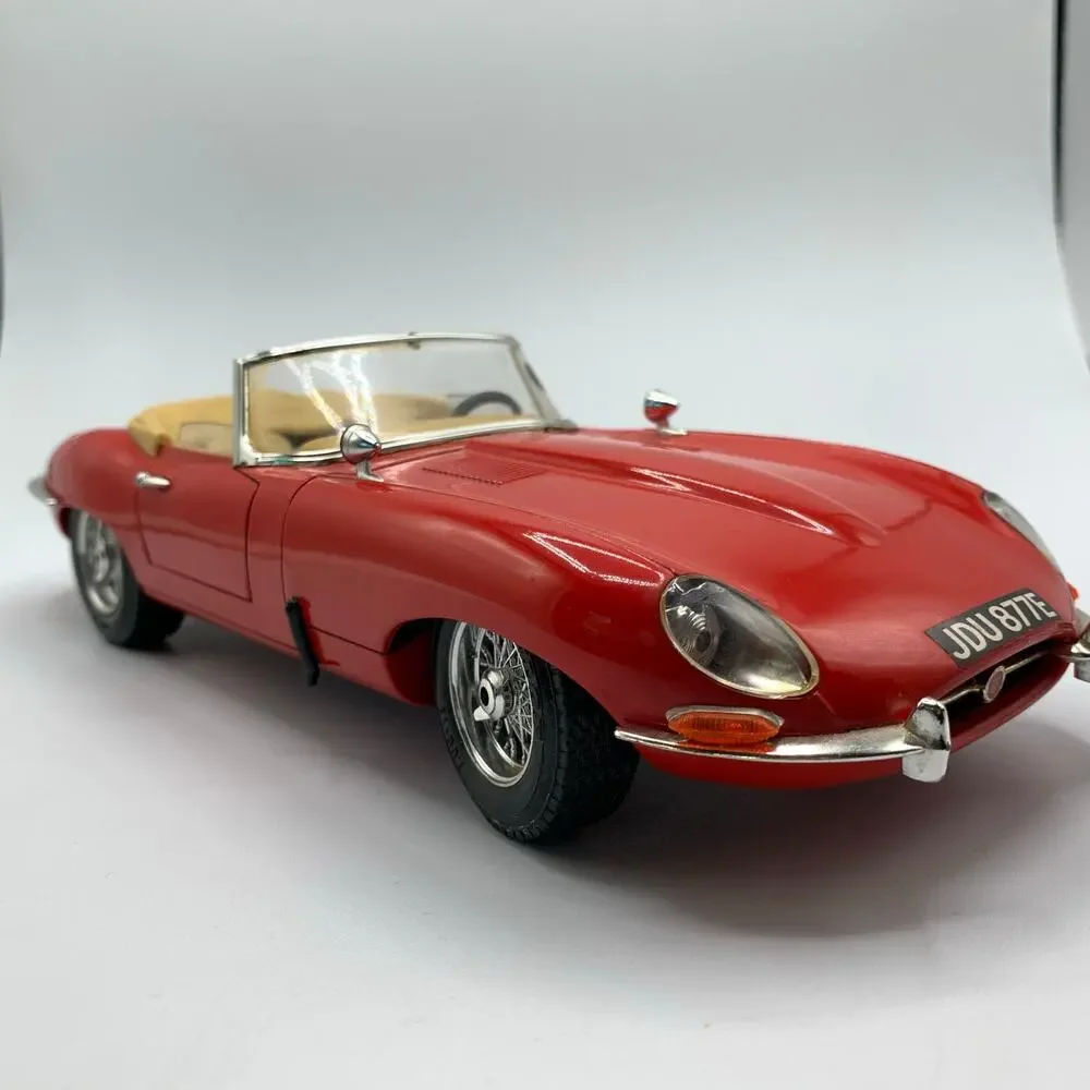 Vintage Bburago 1:18 Scale Jaguar E-Type Cabriolet Red Diecast Model Car